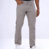 Men's jeans in cotton spandex denim fabric. Five pockets, button fastening on the front and zipper fly.