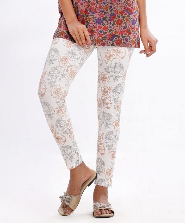 Off-white all-over printed legging in stretchable Cotton fabric. Concealed elasticated at the waistline.