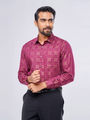 Pink check business formal shirt in premium-quality Cotton fabric. Designed with a classic collar and long-sleeved with adjustable buttons at the cuffs.