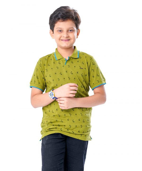 Green all-over printed Polo Shirt in Cotton Pique fabric. Designed with a classic collar and short sleeves. Contrast tipping at the collar and cuffs. Metal logo attached on the chest.