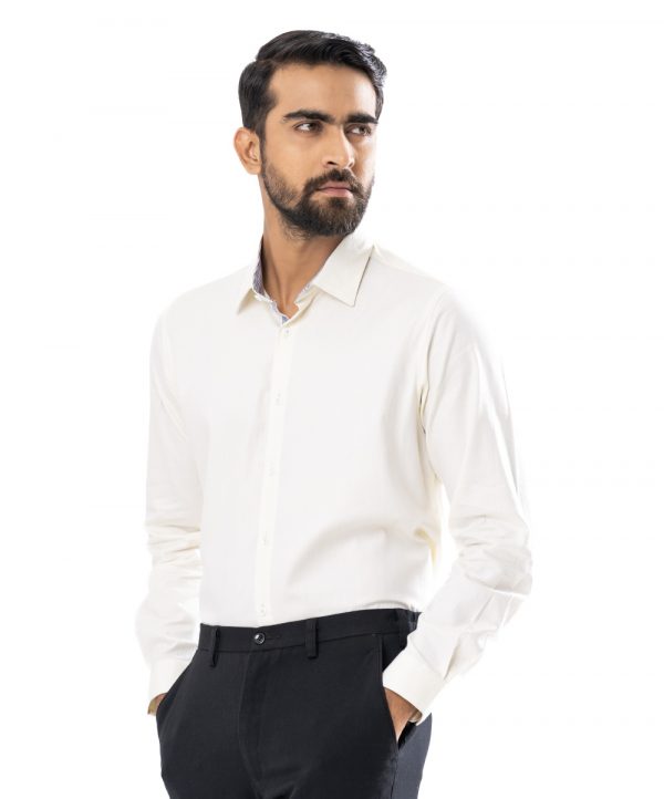 Off-white formal shirt in premium-quality Jacquard Cotton fabric. Designed with a classic collar and long-sleeved with adjustable buttons at cuffs. Regular fit.