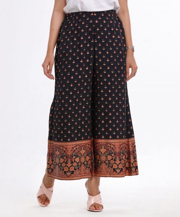 Black all-over printed Palazzos in Viscose fabric. Concealed elastication on the waistline.