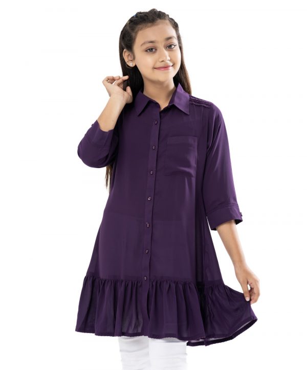 Purple Tunic in Georgette fabric. Feature a classic shirt collar, front button opening and three-quarter Sleeves with buttoned cuffs. Designed with pleats at the front and Spliced gather hemline.