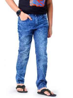 Regular-Fit jeans made of cotton denim fabric. Five pockets, button fastening on the front & zipper fly.