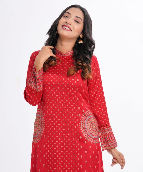 Maroon all-over printed straight-cut Kameez in Crepe fabric. Designed with a band neck, long sleeves and side pockets. Embellished with karchupi at the front.