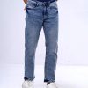 Slim fitted jeans in cotton spandex denim fabric. Five pockets, button fastening on the front and zipper fly.