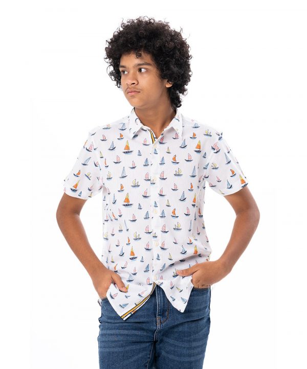 White casual Shirt in printed Cotton fabric. Designed with a classic collar and short sleeves.