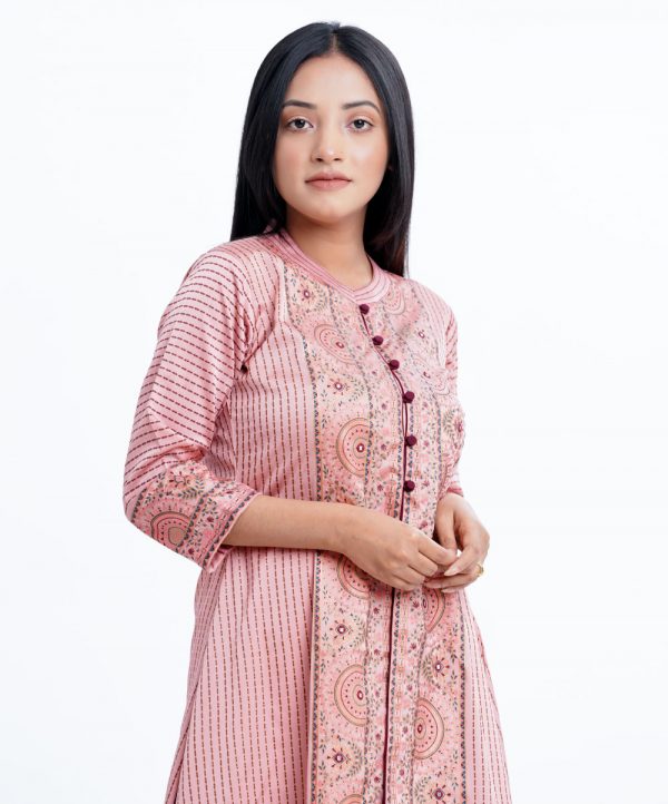 Rose Pink all-over printed Shrug in Crepe fabric. Designed with a mandarin collar and three-quarter sleeves. Embellished with karchupi at the front.