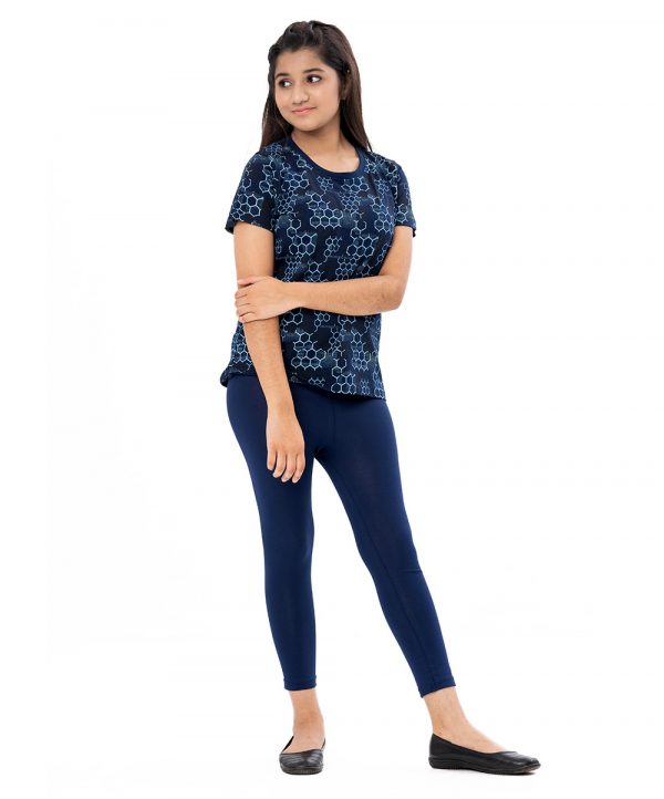 Blue legging in stretchable cotton knit fabric. Concealed elastication on the waistline.