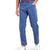 Men's regular fitted jeans in cotton spandex denim fabric. Five pockets, button fastening on the front and zipper fly.