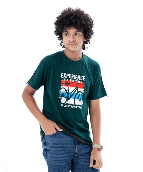 Green T-shirt in Cotton single jersey fabric. Designed with a crew neck, short sleeves and print on the chest.