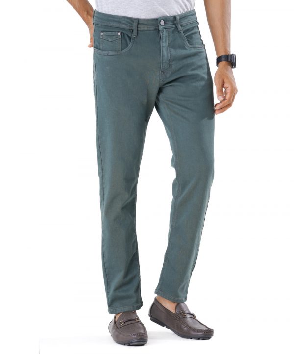 Green slim fitted jeans in cotton spandex denim fabric. Five pockets, button fastening on the front and zipper fly.