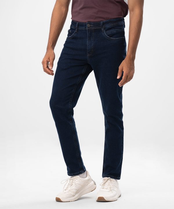 Men's regular fitted jeans in cotton spandex denim fabric. Five pockets, button fastening on the front and zipper fly.