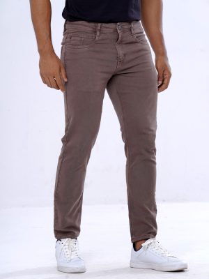 Men's slim fitted jeans in cotton spandex denim fabric. Five pockets, button fastening on the front and zipper fly.