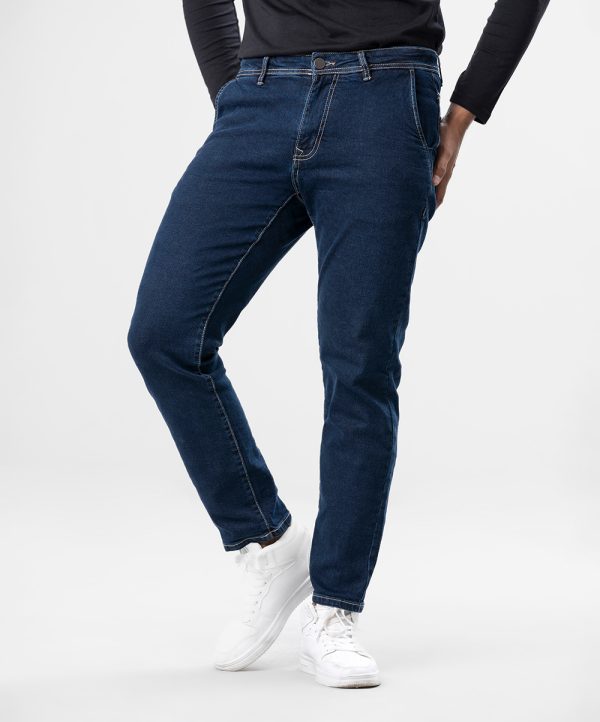 Men's regular fitted jeans in cotton spandex denim fabric. Five pockets, button fastening on the front and zipper fly.