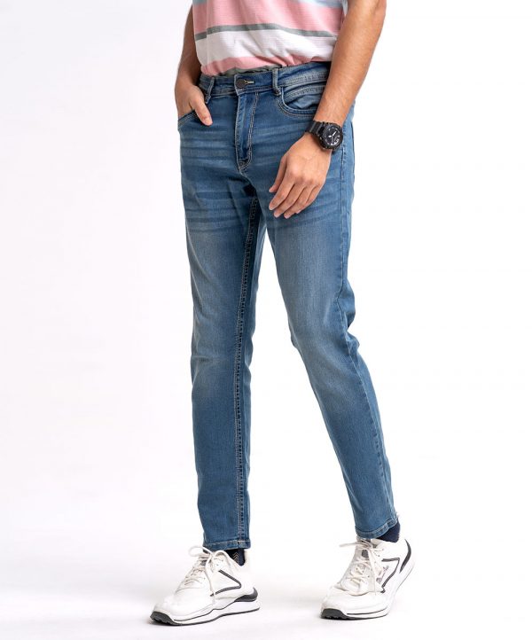 Men's slim fitted jeans in cotton spandex denim fabric. Four pockets, button fastening on the front and zipper fly.