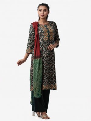 Three quarter sleeved straight salwar kameez in viscose fabric. All over printed, karchupi and buttons at front. Chiffon dupatta with crepe palazzo pants.