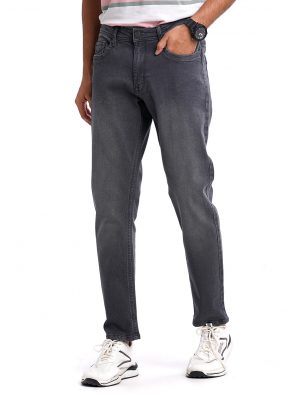 Men's regular fitted jeans in cotton spandex denim fabric. Five pockets, button fastening on the front and zipper fly.