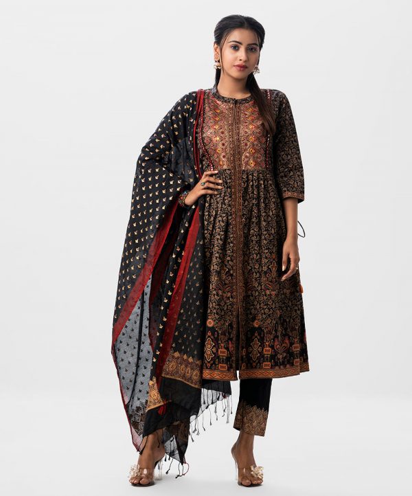 Printed A-line salwar kameez in crepe fabric. Three quarter sleeved, high neck and karchupi with mirror and beads. Half-silk dupatta with pant-style pajamas.