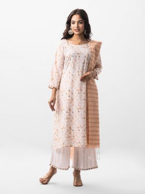 Printed straight salwar kameez in viscose fabric. Three quarter sleeved, boat neck and embroidery. Half-silk dupatta with palazzo pants.