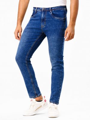 Men's jeans in cotton spandex denim fabric. Five pockets, button fastening on the front and zipper fly.