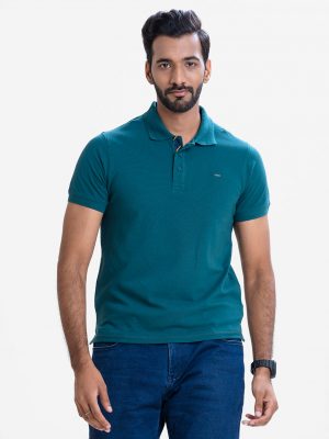 Men's polo shirt in cotton pique fabric. Classic collar, short sleeves and a straight-cut hem.