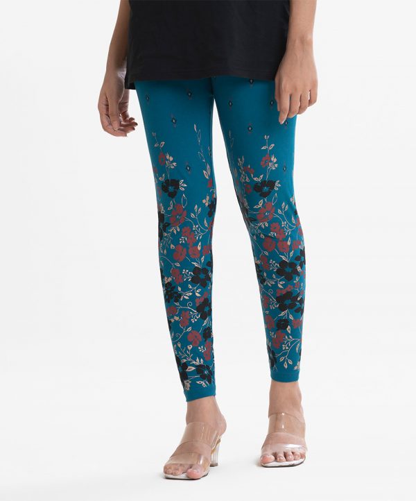 Printed women's leggings in cotton knit fabric. Concealed elasticated on the waistline.