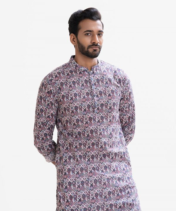 Men's semi fitted panjabi in ethnic printed cotton fabric. Mandarin collar and inseam pockets.