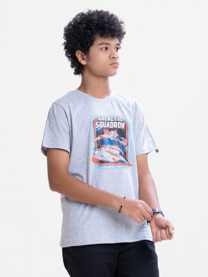 Crew neck, short sleeved teen boy's T-shirt in single jersey fabric. Spaceship prints at front.