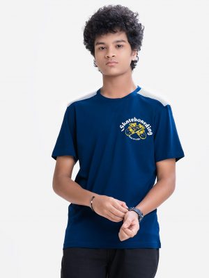 Crew neck, short sleeved teen boy's t-shirt in single jersey fabric. Skateboard print at front and back.