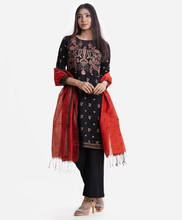 Women's straight salwar kameez in viscose fabric. Boat neck, full sleeved. Karchupi at the front. Half silk dupatta with viscose palazzo pants.